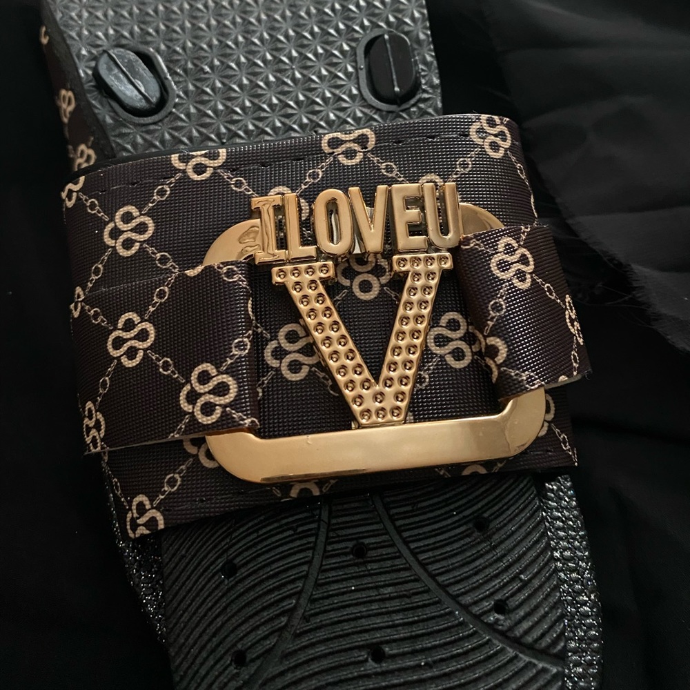 “I LOVE U” monogram slides